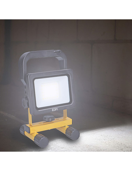 Foco led recargable 20W 2000lm luz fría EDM